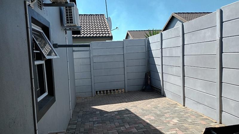 2 Bedroom Property for Sale in Groenheuwel Western Cape